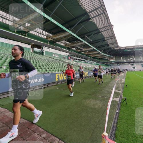 13.09.2026 - 21. swb-Marathon Bremen Michael Burmester http://msf.ph/oto/10324827 13.09.2026 13:27:56 Laufen im Stadion 111, 186, 220, 357, 364, 390, 478, 597, 726, 829, 833, 888, 925, 1077, 1079, 1220, 1298, 1325, 1412, 1496, 1608, 1700, 1741, 1769, 1958, 1961, 1984, 2236, 2273, 2309, 2365, 2388, 2404, 2428, 2472, 2502, 2507, 2542, 2574, 2582, 2593, 2725, 2743, 2748, 2875, 2876, 2923, 2965, 3045, 3050, 3061, 3073, 3084, 3154, 3184, 3219, 3540, 3589, 3592, 3694, 3756, 3826, 3853, 3885, 3907, 3978, 4108, 4238, 4457, 4660 meine-sportfotos.de