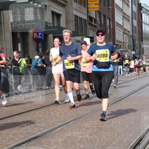 13.09.2026 - 21. swb-Marathon Bremen Strokosch-Dieckow http://msf.ph/oto/10324854 13.09.2026 11:00:28 Ziel 10093, 10263, 10272, 10275, 10306, 10367, 10368, 10753, 10857, 11055, 11162, 11180, 11247, 11343, 11359, 11475, 11540, 11556, 11687, 11708, 11728, 11797, 11804, 11819, 11838, 11959, 12006, 12116, 12397, 12428, 12430, 10144, 10369, 10677, 10801, 10810, 11016, 11045, 11126, 11129, 11547, 11587, 11588, 11589, 11623, 11769, 12018, 12105, 12106, 12190, 12291, 12352, 12394, 12530, 12531 meine-sportfotos.de