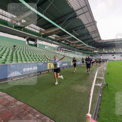 13.09.2026 - 21. swb-Marathon Bremen Michael Burmester http://msf.ph/oto/10324875 13.09.2026 13:28:03 Laufen im Stadion 111, 186, 220, 357, 364, 390, 478, 597, 726, 829, 888, 925, 1079, 1220, 1298, 1325, 1412, 1496, 1608, 1700, 1741, 1769, 1777, 1958, 1961, 1984, 2236, 2309, 2365, 2388, 2404, 2472, 2502, 2507, 2542, 2574, 2582, 2593, 2725, 2743, 2748, 2875, 2876, 2923, 3045, 3050, 3061, 3073, 3084, 3154, 3184, 3219, 3540, 3589, 3592, 3595, 3694, 3756, 3798, 3826, 3853, 3885, 3907, 3978, 3987, 4108, 4238, 4457, 4660 meine-sportfotos.de