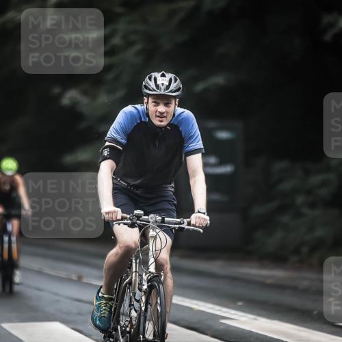 13.09.2026 - Stadtparktriathlon H.Heesch http://msf.ph/oto/10324908 13.09.2026 12:43:06 Radfahren 1073, 1084, 1178, 1290, 1303 meine-sportfotos.de