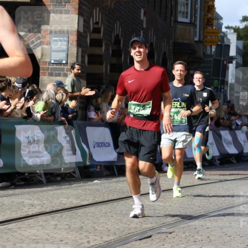 13.09.2026 - 21. swb-Marathon Bremen Strokosch-Dieckow http://msf.ph/oto/10324930 13.09.2026 13:11:05 Ziel 384, 1181, 1385, 1498, 1554, 2347, 4023, 4727, 5066, 5152, 5155, 5168, 5314, 5387, 5648, 7115, 7136, 9659, 13248, 1349, 2087, 3440, 3448, 3484, 3647, 4429, 6274, 8474, 9618, 9762 meine-sportfotos.de
