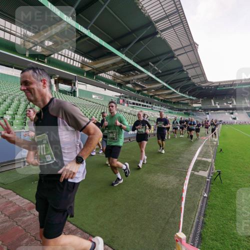 13.09.2026 - 21. swb-Marathon Bremen Michael Burmester http://msf.ph/oto/10324939 13.09.2026 13:28:10 Laufen im Stadion 111, 186, 220, 357, 364, 478, 597, 726, 829, 888, 925, 1079, 1220, 1298, 1325, 1412, 1496, 1608, 1700, 1741, 1769, 1777, 1958, 1961, 1984, 2236, 2309, 2365, 2388, 2404, 2472, 2502, 2507, 2542, 2574, 2582, 2593, 2725, 2743, 2748, 2868, 2875, 2876, 2923, 2991, 3045, 3050, 3061, 3073, 3154, 3184, 3219, 3321, 3540, 3589, 3592, 3595, 3678, 3694, 3756, 3798, 3826, 3853, 3885, 3907, 3978, 3987, 4108, 4238, 4457, 4660 meine-sportfotos.de
