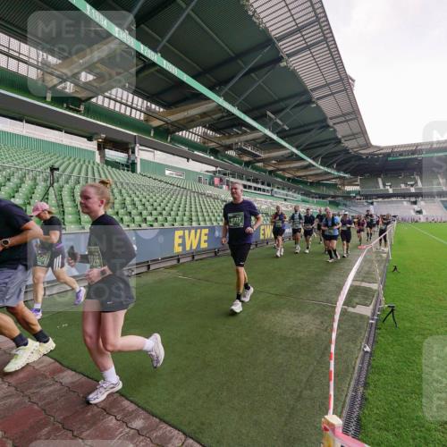 13.09.2026 - 21. swb-Marathon Bremen Michael Burmester http://msf.ph/oto/10324950 13.09.2026 13:28:11 Laufen im Stadion 111, 186, 220, 357, 364, 478, 597, 726, 829, 888, 925, 1079, 1220, 1298, 1325, 1412, 1496, 1608, 1700, 1741, 1769, 1777, 1958, 1961, 1984, 2236, 2309, 2365, 2388, 2404, 2472, 2502, 2507, 2542, 2574, 2593, 2725, 2743, 2748, 2868, 2875, 2876, 2923, 2924, 2991, 3045, 3050, 3061, 3073, 3154, 3184, 3219, 3321, 3540, 3589, 3592, 3595, 3678, 3694, 3756, 3798, 3826, 3853, 3885, 3907, 3978, 3987, 4108, 4238, 4457, 4660 meine-sportfotos.de