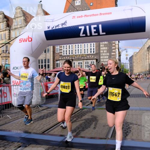 13.09.2026 - 21. swb-Marathon Bremen Tim E. http://msf.ph/oto/10325007 13.09.2026 11:00:35 Ziel 10144, 10677, 10801, 10810, 11016, 11045, 11129, 11547, 11587, 11588, 11589, 11623, 11907, 12105, 12106, 12190, 12291, 12352, 12394, 12530, 12531 meine-sportfotos.de