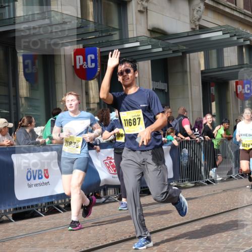 13.09.2026 - 21. swb-Marathon Bremen Strokosch-Dieckow http://msf.ph/oto/10325022 13.09.2026 11:00:33 Ziel 10093, 10263, 10306, 10367, 10368, 10428, 10753, 10857, 11055, 11162, 11247, 11343, 11359, 11475, 11540, 11556, 11687, 11728, 11797, 11804, 11819, 11838, 11959, 12006, 12085, 12116, 12397, 12428, 12430, 10144, 10272, 10275, 10369, 10677, 10801, 10810, 11016, 11045, 11126, 11129, 11180, 11547, 11623, 11687, 11708, 11769, 11838, 12018, 12105, 12106, 12190, 12291, 12394, 12530, 12531 meine-sportfotos.de