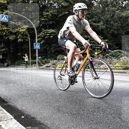 13.09.2026 - Stadtparktriathlon H.Heesch http://msf.ph/oto/10325031 13.09.2026 11:30:54 Radfahren 594, 611 meine-sportfotos.de
