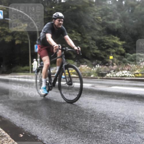 13.09.2026 - Stadtparktriathlon H.Heesch http://msf.ph/oto/10325032 13.09.2026 12:41:45 Radfahren 1058, 1085, 1094, 1243, 1264 meine-sportfotos.de