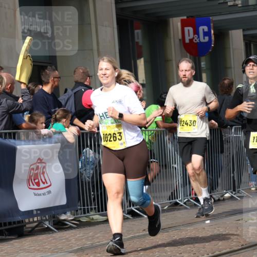 13.09.2026 - 21. swb-Marathon Bremen Strokosch-Dieckow http://msf.ph/oto/10325054 13.09.2026 11:00:33 Ziel 10093, 10263, 10306, 10367, 10368, 10428, 10753, 10857, 11055, 11162, 11247, 11343, 11359, 11475, 11540, 11556, 11687, 11728, 11797, 11804, 11819, 11838, 11959, 12006, 12085, 12116, 12397, 12428, 12430, 10144, 10272, 10275, 10369, 10677, 10801, 10810, 11016, 11045, 11126, 11129, 11180, 11547, 11623, 11687, 11708, 11769, 11838, 12018, 12105, 12106, 12190, 12291, 12394, 12530, 12531 meine-sportfotos.de