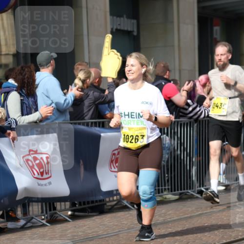 13.09.2026 - 21. swb-Marathon Bremen Strokosch-Dieckow http://msf.ph/oto/10325076 13.09.2026 11:00:34 Ziel 10093, 10263, 10306, 10367, 10368, 10428, 10639, 10753, 10857, 11055, 11162, 11247, 11343, 11359, 11475, 11540, 11556, 11728, 11797, 11804, 11819, 11959, 12006, 12085, 12116, 12397, 12428, 12430, 10144, 10272, 10275, 10369, 10677, 10801, 10810, 11016, 11045, 11126, 11129, 11180, 11547, 11623, 11687, 11708, 11769, 11838, 12018, 12105, 12106, 12190, 12291, 12394, 12530, 12531 meine-sportfotos.de