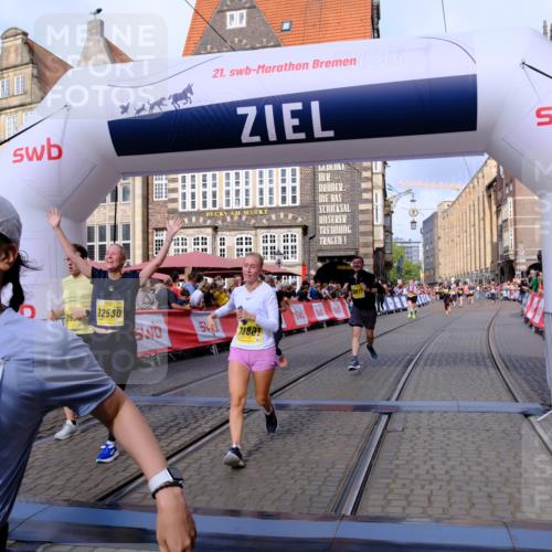 13.09.2026 - 21. swb-Marathon Bremen Tim E. http://msf.ph/oto/10325078 13.09.2026 11:00:39 Ziel 10144, 10677, 10801, 10810, 11016, 11045, 11126, 11129, 11547, 11623, 12018, 12105, 12106, 12190, 12291, 12352, 12394, 12530, 12531 meine-sportfotos.de