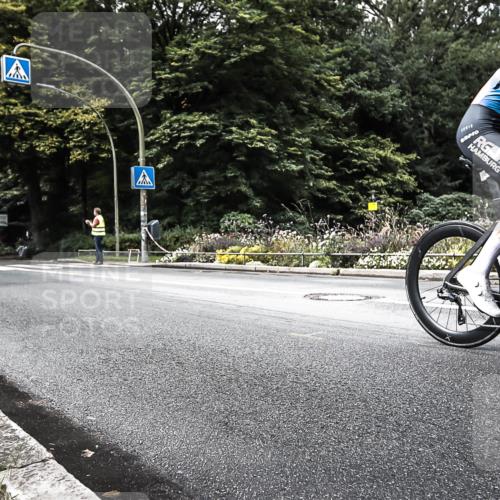 13.09.2026 - Stadtparktriathlon H.Heesch http://msf.ph/oto/10325098 13.09.2026 11:31:15 Radfahren 690, 748, 800 meine-sportfotos.de