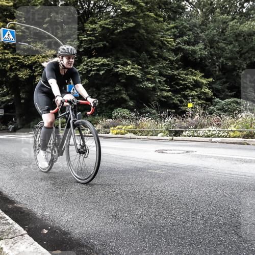 13.09.2026 - Stadtparktriathlon H.Heesch http://msf.ph/oto/10325104 13.09.2026 11:31:15 Radfahren 690, 748, 800 meine-sportfotos.de