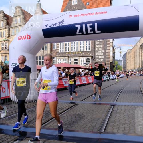 13.09.2026 - 21. swb-Marathon Bremen Tim E. http://msf.ph/oto/10325129 13.09.2026 11:00:39 Ziel 10144, 10677, 10801, 10810, 11016, 11045, 11126, 11129, 11547, 11623, 12018, 12105, 12106, 12190, 12291, 12352, 12394, 12530, 12531 meine-sportfotos.de