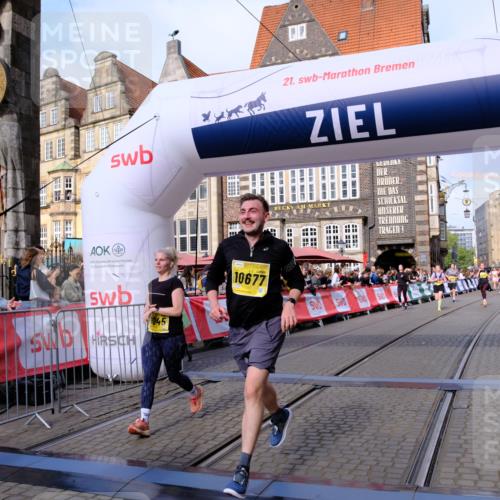 13.09.2026 - 21. swb-Marathon Bremen Tim E. http://msf.ph/oto/10325212 13.09.2026 11:00:41 Ziel 10144, 10369, 10677, 10801, 10810, 11016, 11045, 11126, 11129, 11547, 11623, 11769, 12018, 12105, 12106, 12190, 12291, 12394, 12530, 12531 meine-sportfotos.de