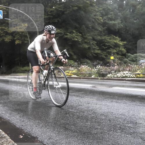 13.09.2026 - Stadtparktriathlon H.Heesch http://msf.ph/oto/10325230 13.09.2026 12:43:38 Radfahren 1132, 1173 meine-sportfotos.de