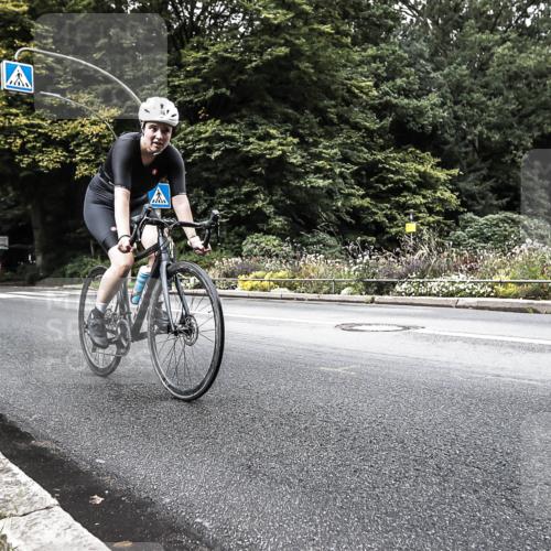 13.09.2026 - Stadtparktriathlon H.Heesch http://msf.ph/oto/10325258 13.09.2026 11:32:45 Radfahren 736, 772 meine-sportfotos.de