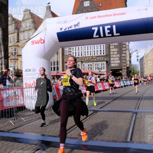 13.09.2026 - 21. swb-Marathon Bremen Tim E. http://msf.ph/oto/10325282 13.09.2026 11:00:45 Ziel 10144, 10272, 10275, 10369, 10677, 10801, 10810, 11045, 11126, 11129, 11180, 11547, 11623, 11708, 11769, 12018, 12105, 12106, 12190, 12291, 12394, 12530, 12531 meine-sportfotos.de