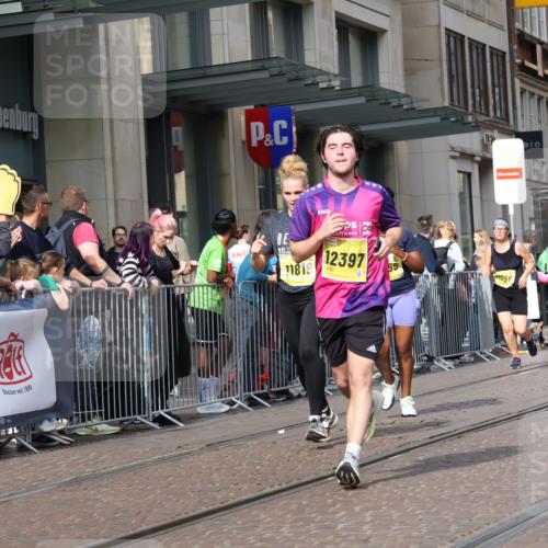 13.09.2026 - 21. swb-Marathon Bremen Strokosch-Dieckow http://msf.ph/oto/10325289 13.09.2026 11:00:40 Ziel 10093, 10367, 10368, 10428, 10639, 10753, 10857, 10964, 10965, 11049, 11055, 11116, 11247, 11359, 11428, 11540, 11681, 11682, 11728, 11797, 11804, 11819, 11850, 11959, 12006, 12085, 12116, 12241, 12397, 12428, 10263, 10272, 10275, 10306, 10369, 10677, 10801, 11045, 11126, 11129, 11162, 11180, 11343, 11475, 11556, 11687, 11708, 11769, 11838, 11959, 12018, 12105, 12106, 12291, 12394, 12430, 12530, 12531 meine-sportfotos.de
