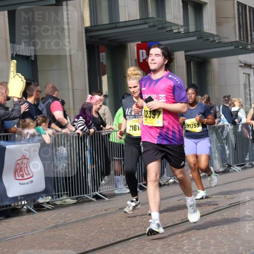 13.09.2026 - 21. swb-Marathon Bremen Strokosch-Dieckow http://msf.ph/oto/10325303 13.09.2026 11:00:40 Ziel 10093, 10367, 10368, 10428, 10639, 10753, 10857, 10964, 10965, 11049, 11055, 11116, 11247, 11359, 11428, 11540, 11681, 11682, 11728, 11797, 11804, 11819, 11850, 11959, 12006, 12085, 12116, 12241, 12397, 12428, 10263, 10272, 10275, 10306, 10369, 10677, 10801, 11045, 11126, 11129, 11162, 11180, 11343, 11475, 11556, 11687, 11708, 11769, 11838, 11959, 12018, 12105, 12106, 12291, 12394, 12430, 12530, 12531 meine-sportfotos.de