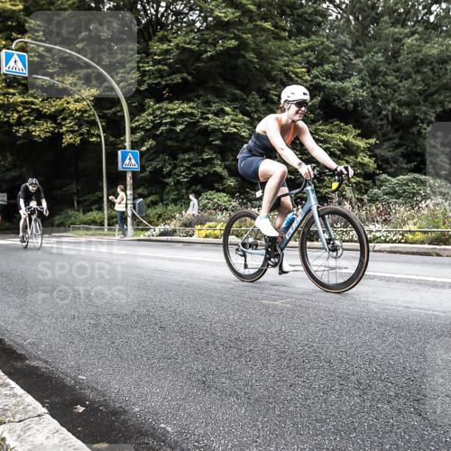 13.09.2026 - Stadtparktriathlon H.Heesch http://msf.ph/oto/10325319 13.09.2026 11:32:58 Radfahren 606, 649, 657, 662, 818, 828 meine-sportfotos.de