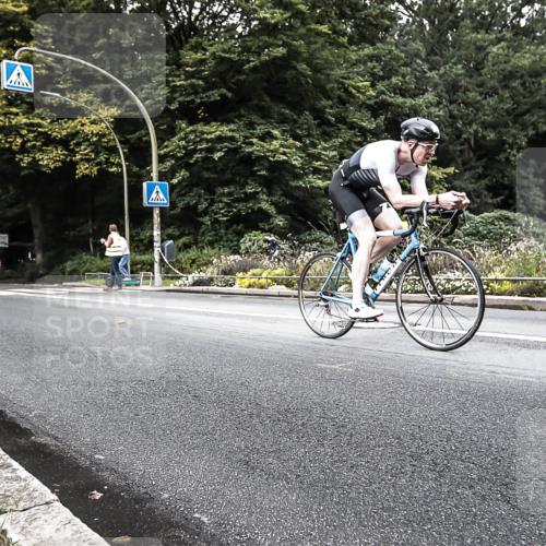 13.09.2026 - Stadtparktriathlon H.Heesch http://msf.ph/oto/10325384 13.09.2026 11:33:43 Radfahren 722, 834, 840 meine-sportfotos.de