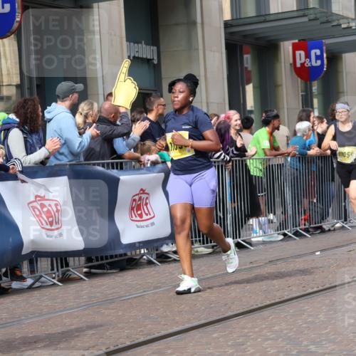 13.09.2026 - 21. swb-Marathon Bremen Strokosch-Dieckow http://msf.ph/oto/10325386 13.09.2026 11:00:42 Ziel 10093, 10367, 10368, 10428, 10639, 10753, 10857, 10892, 10964, 10965, 11049, 11055, 11116, 11247, 11359, 11428, 11540, 11681, 11682, 11728, 11804, 11819, 11850, 12006, 12085, 12116, 12241, 12397, 12428, 10263, 10272, 10275, 10306, 10369, 10677, 10801, 11045, 11126, 11162, 11180, 11343, 11475, 11556, 11687, 11708, 11769, 11797, 11838, 11959, 12018, 12397, 12430, 12530, 12531 meine-sportfotos.de