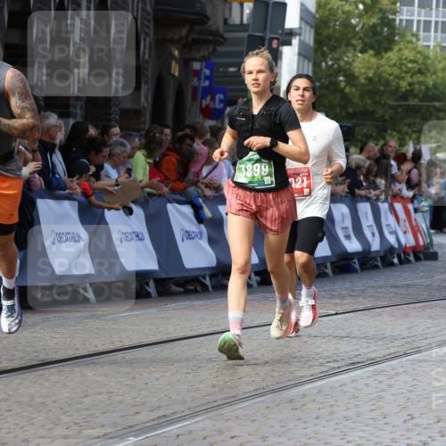 13.09.2026 - 21. swb-Marathon Bremen Strokosch-Dieckow http://msf.ph/oto/10325437 13.09.2026 13:11:21 Ziel 335, 697, 2021, 2759, 3448, 3484, 3647, 4023, 4429, 4475, 4571, 5079, 5314, 6471, 6657, 7136, 8183, 9410, 9622, 382, 3899, 7109, 8982 meine-sportfotos.de
