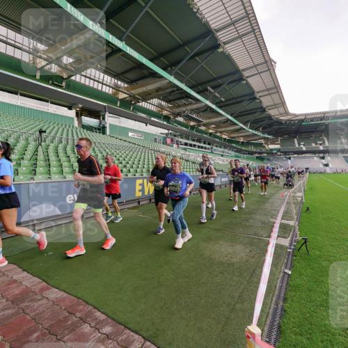 13.09.2026 - 21. swb-Marathon Bremen Michael Burmester http://msf.ph/oto/10325439 13.09.2026 13:29:02 Laufen im Stadion 111, 171, 220, 422, 476, 478, 685, 726, 729, 754, 829, 888, 925, 986, 1079, 1217, 1220, 1242, 1270, 1298, 1325, 1384, 1496, 1615, 1741, 1777, 1886, 1958, 1984, 2236, 2238, 2326, 2365, 2436, 2472, 2502, 2546, 2574, 2593, 2740, 2743, 2830, 2862, 2868, 2924, 2991, 3020, 3053, 3061, 3129, 3154, 3238, 3274, 3286, 3321, 3361, 3563, 3589, 3594, 3595, 3605, 3678, 3694, 3755, 3758, 3798, 3826, 3853, 3885, 3898, 3953, 3965, 3971, 3987, 4011, 4108, 4238, 4457, 4660 meine-sportfotos.de