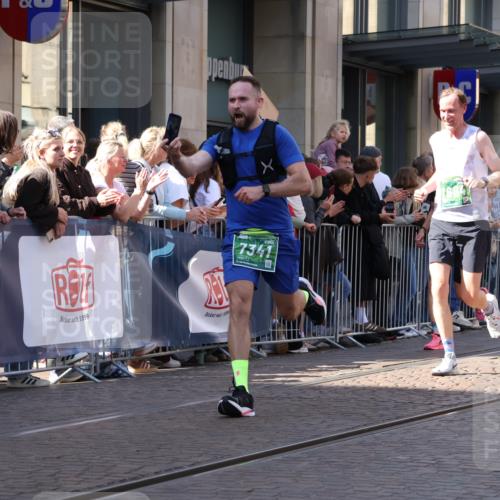 13.09.2026 - 21. swb-Marathon Bremen Strokosch-Dieckow http://msf.ph/oto/10325457 13.09.2026 13:19:54 Ziel 205, 232, 431, 511, 655, 1058, 1252, 1390, 1537, 1750, 1931, 2122, 2343, 2577, 2807, 2885, 2903, 3685, 3690, 4287, 4351, 5137, 5340, 5389, 5450, 5583, 5813, 5837, 6663, 6901, 7018, 7341, 7531, 7664, 8178, 9047, 9518, 9756, 13222, 161, 411, 461, 495, 511, 926, 1010, 1053, 1232, 1281, 1468, 1535, 1551, 1642, 1972, 2870, 2906, 3240, 3319, 3411, 3966, 4101, 4479, 4480, 4977, 4978, 5813, 7037, 7140, 7404, 7488, 7655, 8185, 8263, 9082, 9359, 9984, 13163, 13192 meine-sportfotos.de