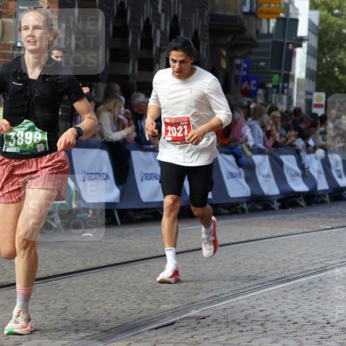 13.09.2026 - 21. swb-Marathon Bremen Strokosch-Dieckow http://msf.ph/oto/10325528 13.09.2026 13:11:23 Ziel 335, 697, 2021, 2759, 3440, 3448, 3484, 3647, 4429, 4475, 4571, 5079, 6471, 6657, 8183, 9410, 9622, 9762, 382, 7109, 8982 meine-sportfotos.de