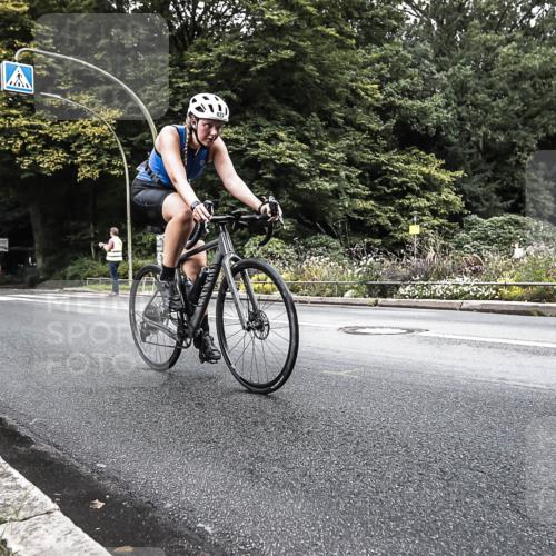 13.09.2026 - Stadtparktriathlon H.Heesch http://msf.ph/oto/10325531 13.09.2026 11:35:05 Radfahren 726, 822, 927 meine-sportfotos.de