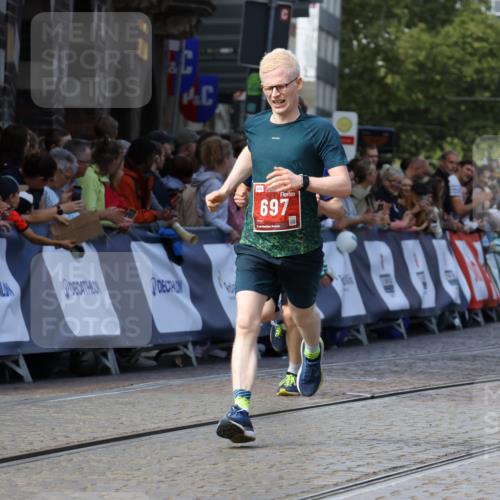 13.09.2026 - 21. swb-Marathon Bremen Strokosch-Dieckow http://msf.ph/oto/10325566 13.09.2026 13:11:25 Ziel 335, 697, 1349, 2021, 2087, 2759, 3440, 3448, 3484, 3647, 4429, 4475, 4571, 5079, 6471, 6657, 8183, 8474, 9410, 9618, 9622, 9762, 382, 7109, 8982 meine-sportfotos.de