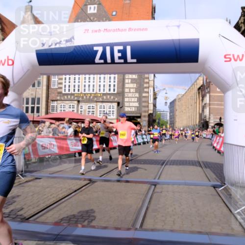 13.09.2026 - 21. swb-Marathon Bremen Tim E. http://msf.ph/oto/10325579 13.09.2026 11:00:55 Ziel 10263, 10272, 10275, 10306, 10369, 11126, 11162, 11180, 11343, 11475, 11556, 11687, 11708, 11769, 11797, 11838, 11959, 12018, 12397, 12430 meine-sportfotos.de