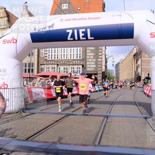 13.09.2026 - 21. swb-Marathon Bremen Tim E. http://msf.ph/oto/10325592 13.09.2026 11:00:55 Ziel 10263, 10272, 10275, 10306, 10369, 11126, 11162, 11180, 11343, 11475, 11556, 11687, 11708, 11769, 11797, 11838, 11959, 12018, 12397, 12430 meine-sportfotos.de