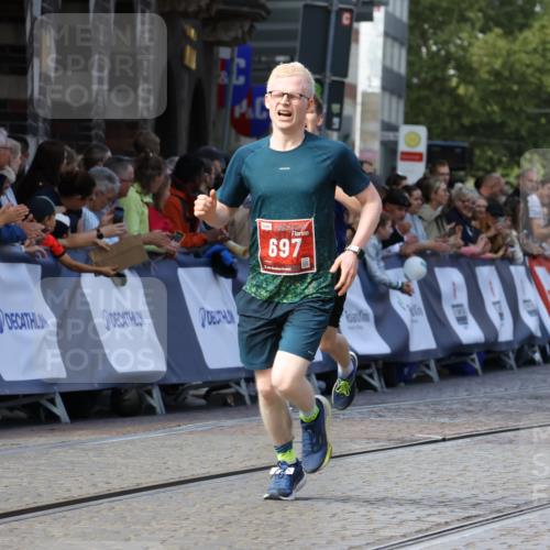 13.09.2026 - 21. swb-Marathon Bremen Strokosch-Dieckow http://msf.ph/oto/10325607 13.09.2026 13:11:26 Ziel 335, 697, 1349, 2021, 2087, 2759, 3440, 3448, 3484, 3647, 4429, 4475, 4571, 5079, 6471, 6657, 8183, 8474, 9410, 9618, 9622, 9762, 382, 6059, 7109, 8982 meine-sportfotos.de