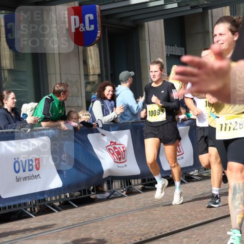 13.09.2026 - 21. swb-Marathon Bremen Strokosch-Dieckow http://msf.ph/oto/10325626 13.09.2026 11:00:48 Ziel 10093, 10428, 10639, 10753, 10892, 10964, 10965, 11049, 11116, 11247, 11260, 11306, 11359, 11428, 11540, 11681, 11682, 11728, 11751, 11813, 11816, 11850, 12085, 12116, 12241, 12245, 12283, 12390, 12391, 12428, 10263, 10272, 10275, 10306, 10367, 10368, 10369, 10857, 11055, 11126, 11162, 11180, 11247, 11343, 11475, 11556, 11687, 11708, 11769, 11797, 11804, 11819, 11838, 11959, 12006, 12018, 12397, 12430 meine-sportfotos.de