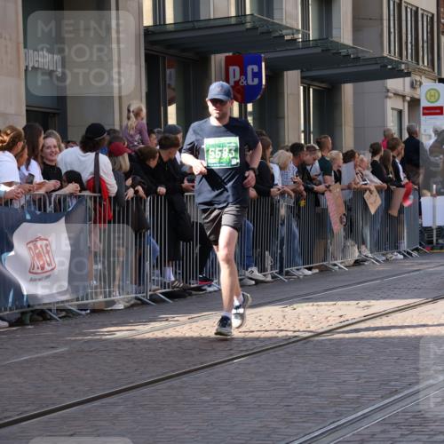 13.09.2026 - 21. swb-Marathon Bremen Strokosch-Dieckow http://msf.ph/oto/10325662 13.09.2026 13:19:58 Ziel 201, 205, 232, 334, 655, 1058, 1197, 1390, 1537, 1646, 1750, 1931, 2122, 2343, 2577, 2807, 2885, 2903, 2953, 3685, 3690, 4287, 4351, 5137, 5340, 5389, 5450, 5583, 6663, 6901, 7018, 7341, 7531, 7664, 8178, 9047, 9518, 9756, 13222, 161, 411, 431, 461, 495, 511, 1010, 1053, 1252, 1281, 1468, 1551, 1642, 1972, 2870, 2906, 3240, 3319, 3411, 3966, 4101, 4479, 4480, 5813, 5837, 7037, 7404, 7488, 7655, 8185, 8263, 9082, 9359, 9984, 13192 meine-sportfotos.de