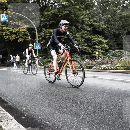 13.09.2026 - Stadtparktriathlon H.Heesch http://msf.ph/oto/10325675 13.09.2026 11:36:35 Radfahren 647, 706, 823, 886, 937 meine-sportfotos.de