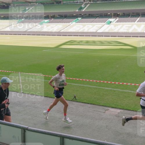 13.09.2026 - 21. swb-Marathon Bremen Michael Burmester http://msf.ph/oto/10325756 13.09.2026 12:55:13 Laufen im Stadion 161, 189, 201, 205, 385, 388, 411, 461, 465, 472, 481, 495, 655, 666, 816, 827, 854, 913, 1053, 1058, 1076, 1197, 1390, 1419, 1468, 1537, 1551, 1599, 1631, 1645, 1658, 1750, 2055, 2122, 2125, 2234, 2251, 2260, 2319, 2383, 2390, 2474, 2499, 2604, 2623, 2701, 2733, 2801, 2824, 2870, 2882, 2913, 2922, 2962, 2971, 3012, 3054, 3057, 3134, 3175, 3192, 3206, 3241, 3246, 3346, 3356, 3357, 3413, 3508, 3706, 3716, 3836, 4135, 4137, 4413, 4479, 4733, 5277, 5430, 5530, 5695, 5867, 6106 meine-sportfotos.de