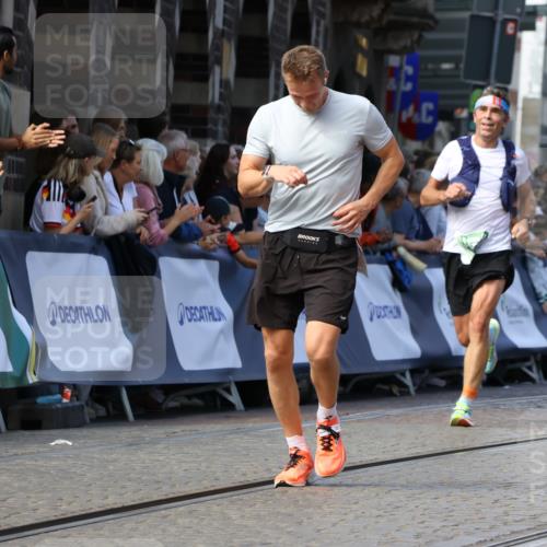 13.09.2026 - 21. swb-Marathon Bremen Strokosch-Dieckow http://msf.ph/oto/10325809 13.09.2026 13:11:38 Ziel 1349, 2087, 3440, 3448, 3484, 3899, 4429, 6274, 8474, 9291, 9618, 9762, 826, 4368, 4651, 5521, 5585, 6059, 6668, 8996, 9398, 13055 meine-sportfotos.de