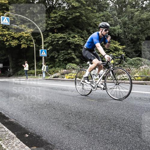 13.09.2026 - Stadtparktriathlon H.Heesch http://msf.ph/oto/10325826 13.09.2026 11:37:36 Radfahren 829, 833 meine-sportfotos.de