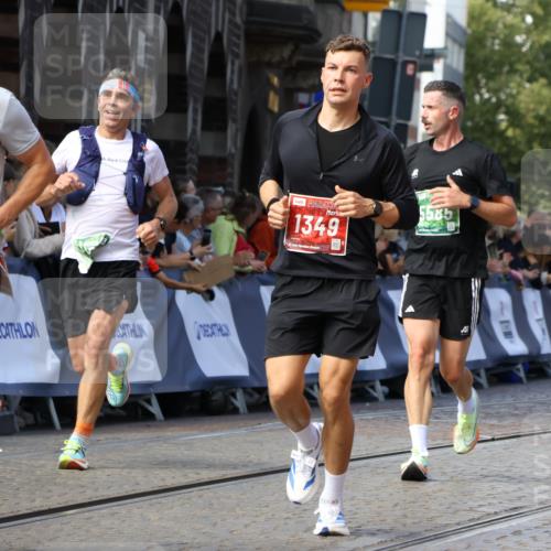13.09.2026 - 21. swb-Marathon Bremen Strokosch-Dieckow http://msf.ph/oto/10325896 13.09.2026 13:11:39 Ziel 382, 1349, 2087, 3440, 3448, 3484, 3899, 4429, 6274, 8474, 9291, 9618, 9762, 826, 863, 4368, 4651, 5521, 5585, 5893, 6059, 6668, 8996, 9398, 13055 meine-sportfotos.de