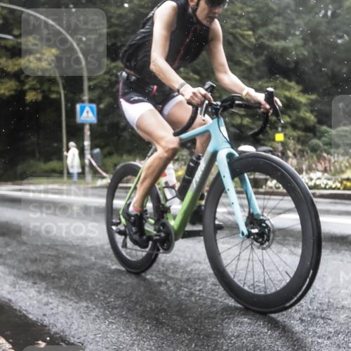 13.09.2026 - Stadtparktriathlon H.Heesch http://msf.ph/oto/10325941 13.09.2026 12:50:16 Radfahren 1106, 1264, 1301, 1306 meine-sportfotos.de