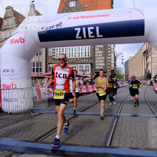 13.09.2026 - 21. swb-Marathon Bremen Tim E. http://msf.ph/oto/10325978 13.09.2026 11:01:13 Ziel 10093, 10367, 10368, 10428, 10639, 10753, 10857, 11055, 11247, 11359, 11540, 11728, 11797, 11804, 11819, 11850, 11959, 12006, 12085, 12116, 12397, 12428 meine-sportfotos.de