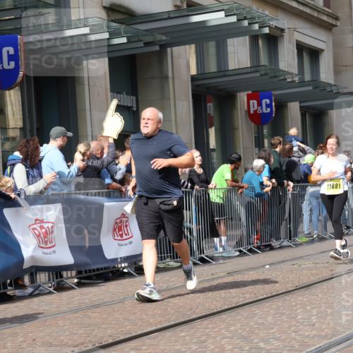 13.09.2026 - 21. swb-Marathon Bremen Strokosch-Dieckow http://msf.ph/oto/10326000 13.09.2026 11:00:56 Ziel 10428, 10639, 10647, 10648, 10678, 10892, 10964, 10965, 11049, 11116, 11260, 11306, 11428, 11459, 11681, 11682, 11751, 11796, 11813, 11816, 11850, 11969, 11970, 12062, 12085, 12241, 12245, 12283, 12390, 12391, 10093, 10263, 10272, 10275, 10306, 10367, 10368, 10428, 10753, 10857, 11055, 11162, 11180, 11247, 11343, 11359, 11475, 11540, 11556, 11687, 11708, 11728, 11797, 11804, 11819, 11838, 11959, 12006, 12116, 12397, 12428, 12430 meine-sportfotos.de