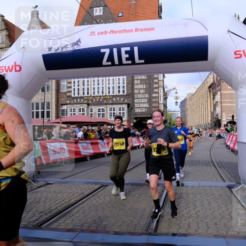13.09.2026 - 21. swb-Marathon Bremen Tim E. http://msf.ph/oto/10326024 13.09.2026 11:01:14 Ziel 10093, 10367, 10368, 10428, 10639, 10753, 10857, 11055, 11247, 11359, 11540, 11728, 11797, 11804, 11819, 11850, 12006, 12085, 12116, 12397, 12428 meine-sportfotos.de