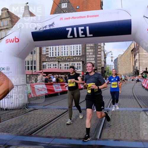 13.09.2026 - 21. swb-Marathon Bremen Tim E. http://msf.ph/oto/10326045 13.09.2026 11:01:15 Ziel 10093, 10367, 10368, 10428, 10639, 10753, 10857, 11049, 11055, 11116, 11247, 11359, 11540, 11728, 11804, 11819, 11850, 12006, 12085, 12116, 12397, 12428 meine-sportfotos.de