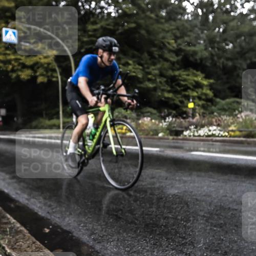 13.09.2026 - Stadtparktriathlon H.Heesch http://msf.ph/oto/10326077 13.09.2026 11:40:04 Radfahren 752, 857, 935 meine-sportfotos.de