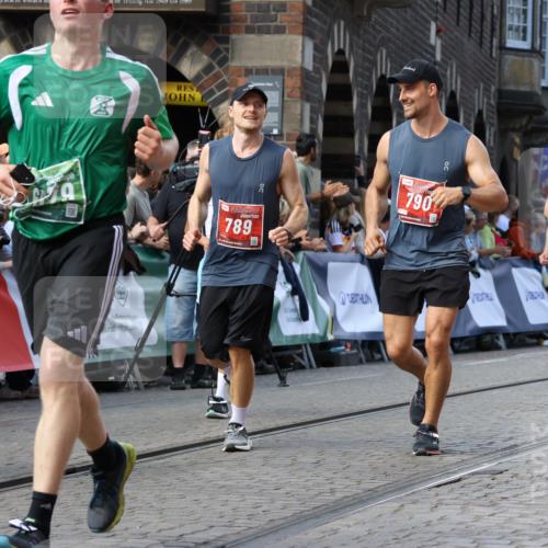 13.09.2026 - 21. swb-Marathon Bremen Strokosch-Dieckow http://msf.ph/oto/10326098 13.09.2026 13:24:57 Ziel 282, 789, 790, 1516, 1582, 2280, 3375, 3524, 3994, 4198, 4277, 5328, 5572, 5664, 5668, 5669, 5953, 6080, 6626, 7568, 8310, 8636, 8784, 8881, 9264, 9541, 9676, 10069, 10071, 10097, 1080, 1166, 1264, 1436, 1448, 2322, 3105, 4091, 4113, 4507, 4918, 6943, 8245, 9073, 9152, 9360, 9493, 13088 meine-sportfotos.de