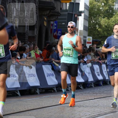 13.09.2026 - 21. swb-Marathon Bremen Strokosch-Dieckow http://msf.ph/oto/10326120 13.09.2026 13:11:47 Ziel 382, 3899, 6274, 7109, 8982, 9291, 493, 826, 863, 2444, 3336, 4368, 4698, 5521, 5893, 6668, 9398 meine-sportfotos.de
